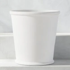 Coulee Round White Metal Outdoor Planter Small